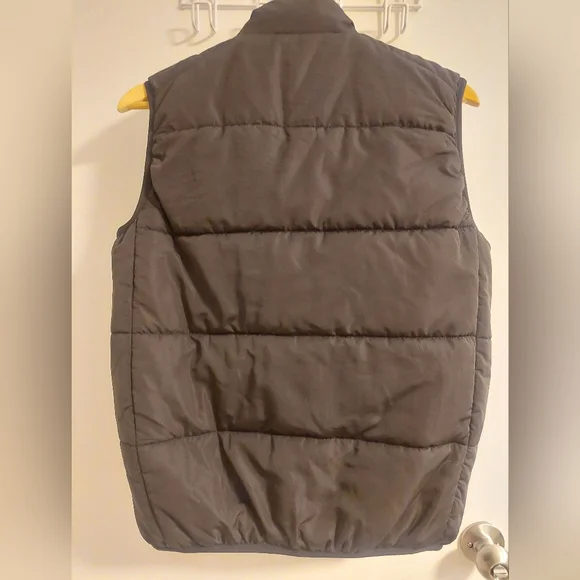 WHITE FOX Black Puffer Vest - Picture 6 of 8